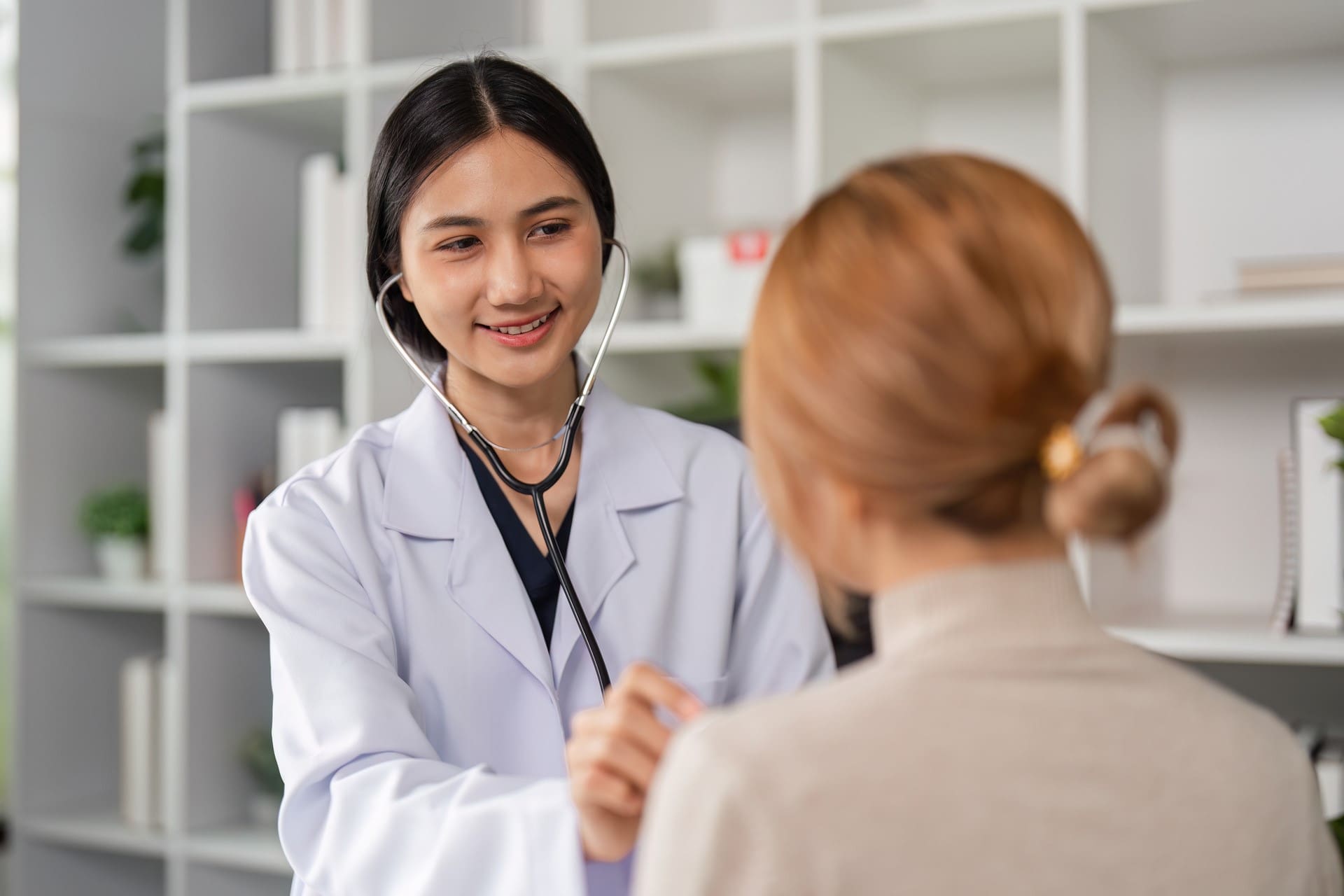 Infographic highlighting the benefits of wellness programs in healthcare, focusing on mental health, stress management, fitness, and mindfulness.